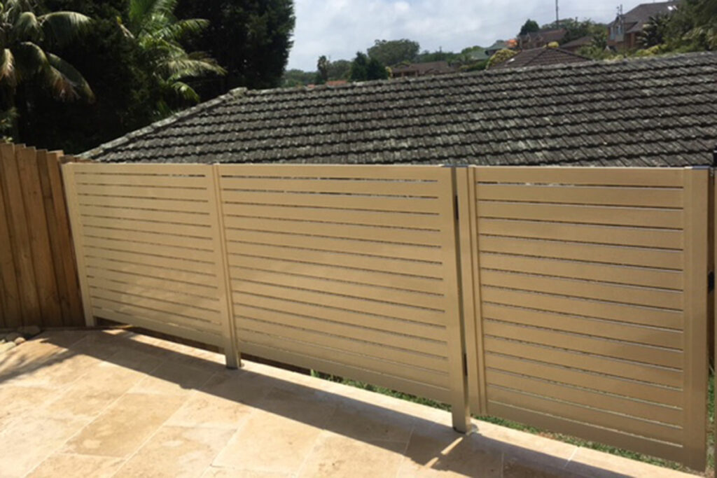 horizontal aluminum slat fencing