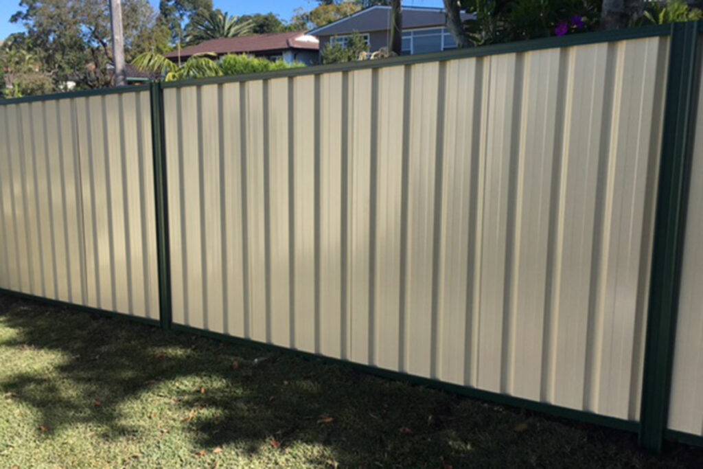two tone colorbond fencing